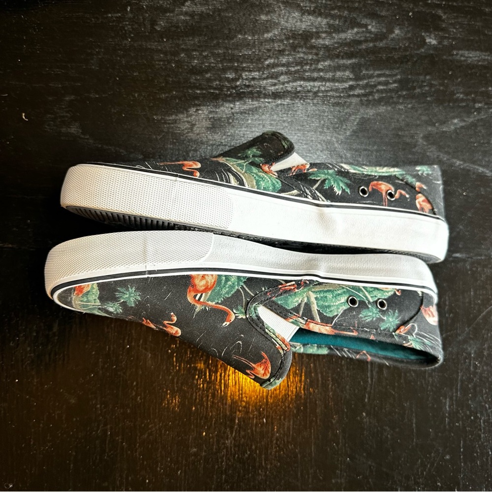 American Eagle Size 9 Slip On Flamingo Tropical Vacation Funny Shoe Birds